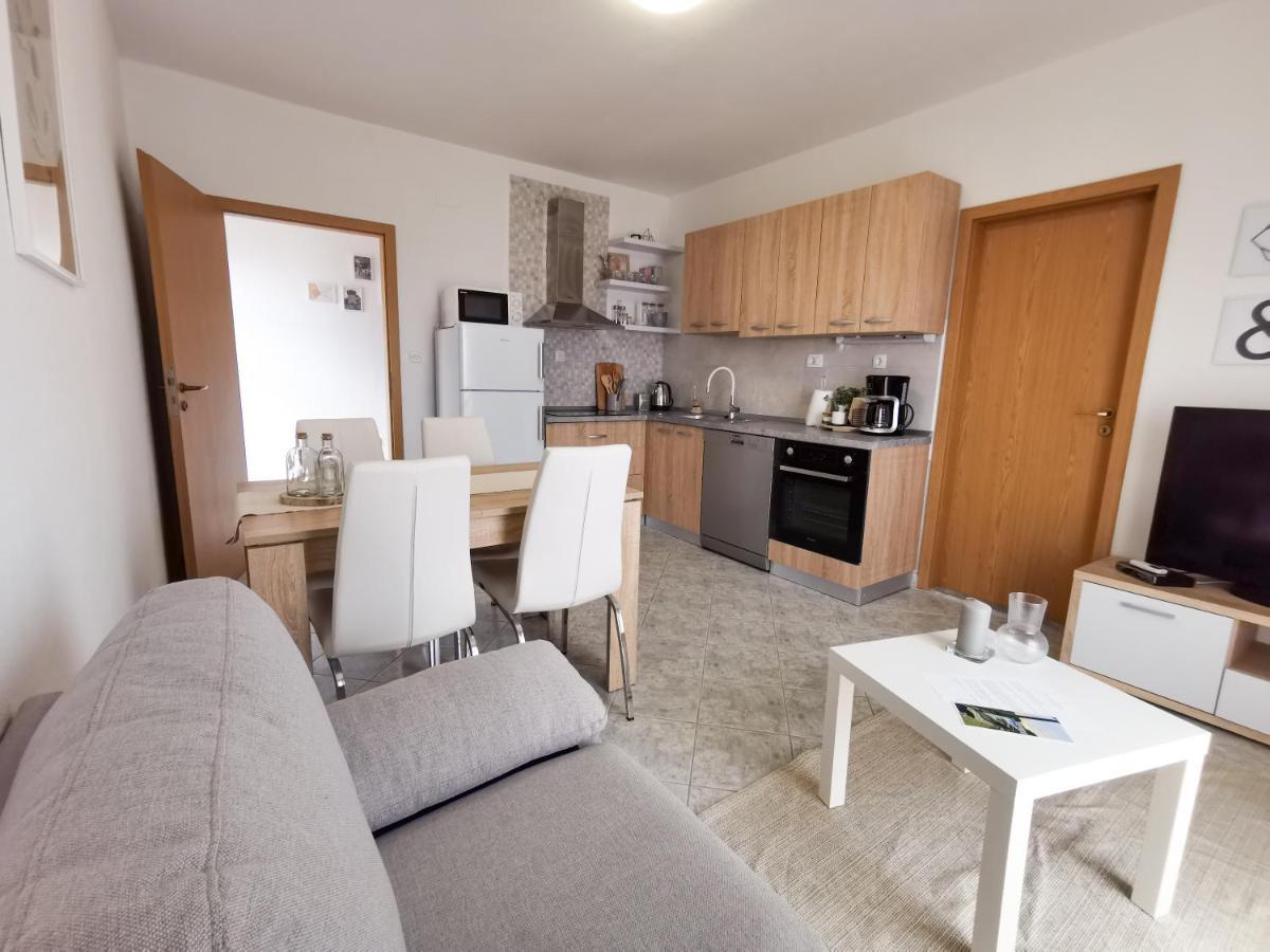 A4 Apartmani Kevic Kaštela Eksteriør bilde